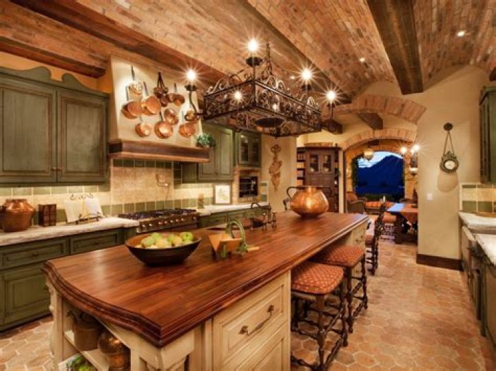 Are Tuscan kitchens outdated