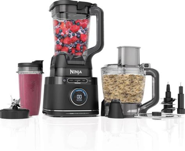 Can a hand blender chop nuts