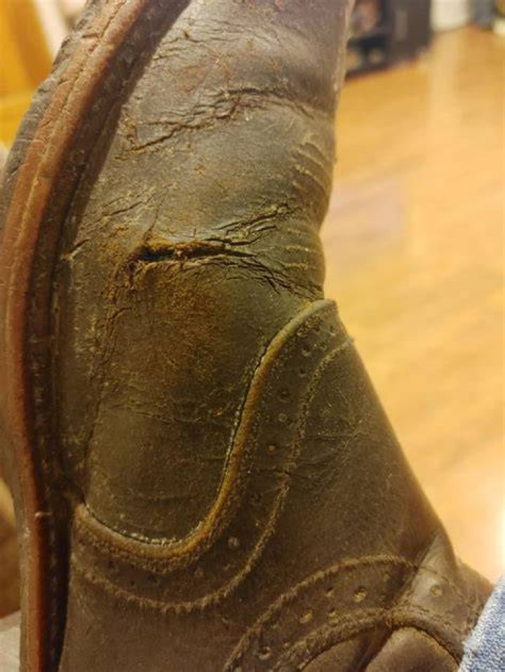 Can worn leather be repaired
