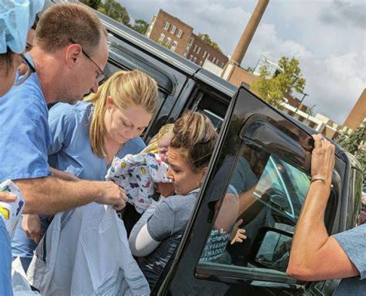Do OB nurses deliver babies