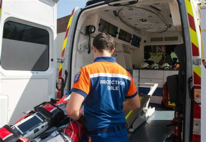 Do paramedics carry glucagon