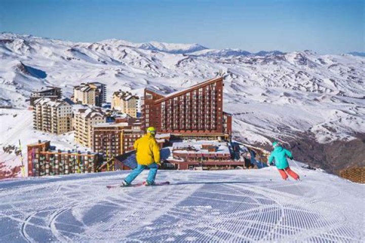 Do ski resorts have lockers