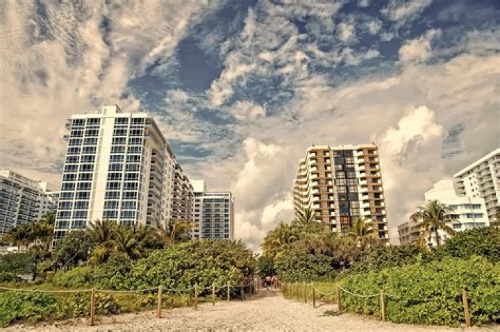 Does ASA Miami have housing
