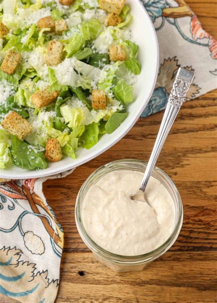 Does Caesar dressing have raw egg