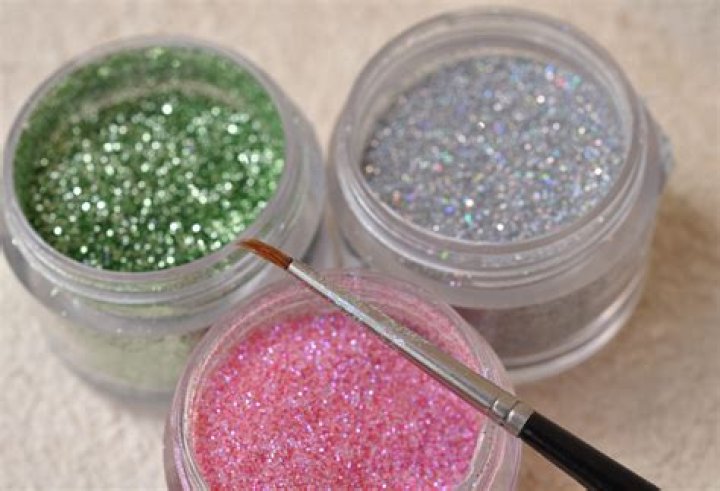 Does edible glitter dissolve