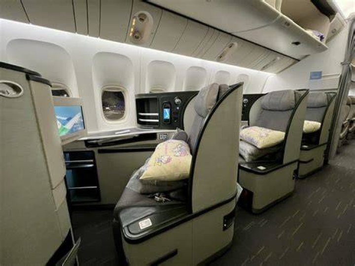 Does Eva have business class