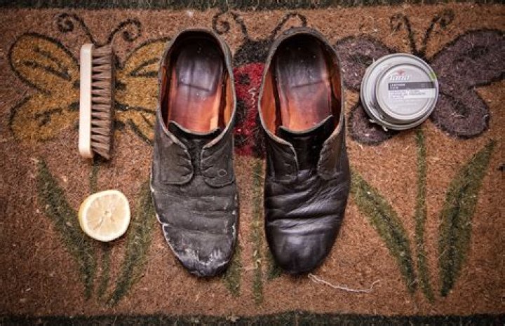 Does Salt ruin leather shoes