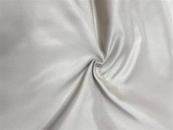 Does taffeta fabric wrinkle