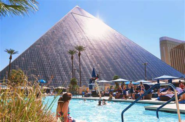 Does the Luxor have a buffet
