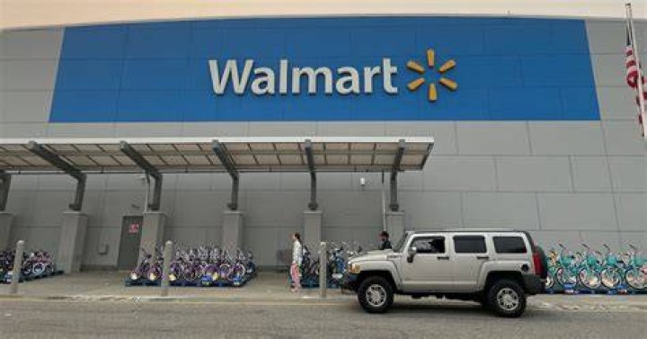 Does Walmart carry ham hocks
