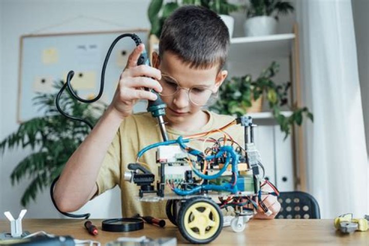 How can a kid make a mobile