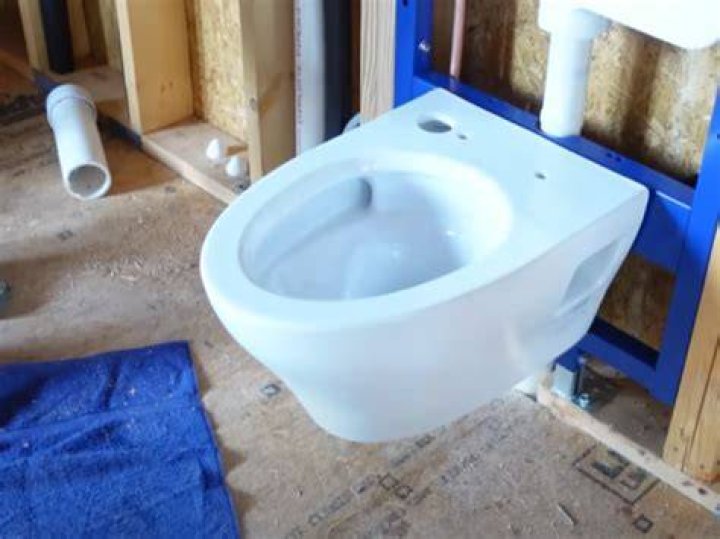 How do floating toilets work