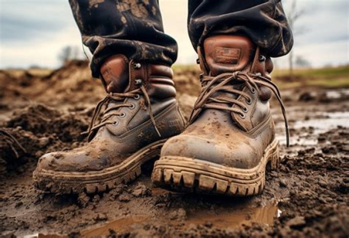 How do you clean dirty boots
