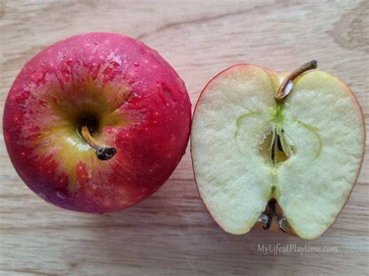 How do you cut an apple face
