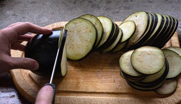 How do you cut thin eggplant