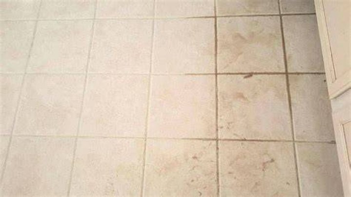 How do you fix yellow grout