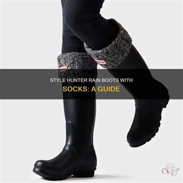 How do you wear hunter socks