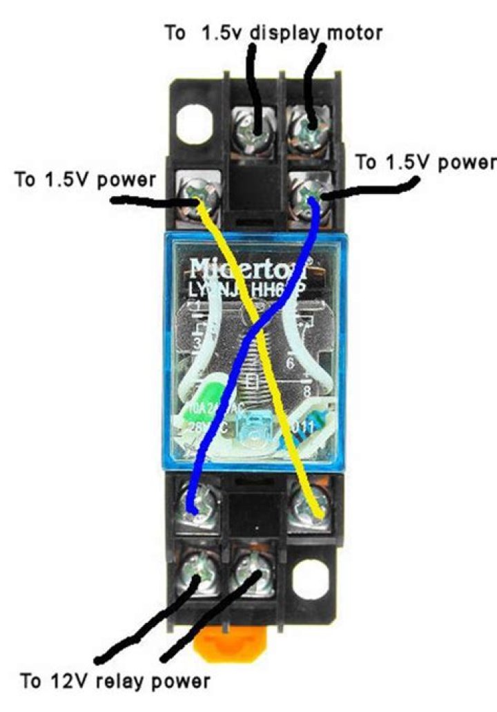How does a relay socket work
