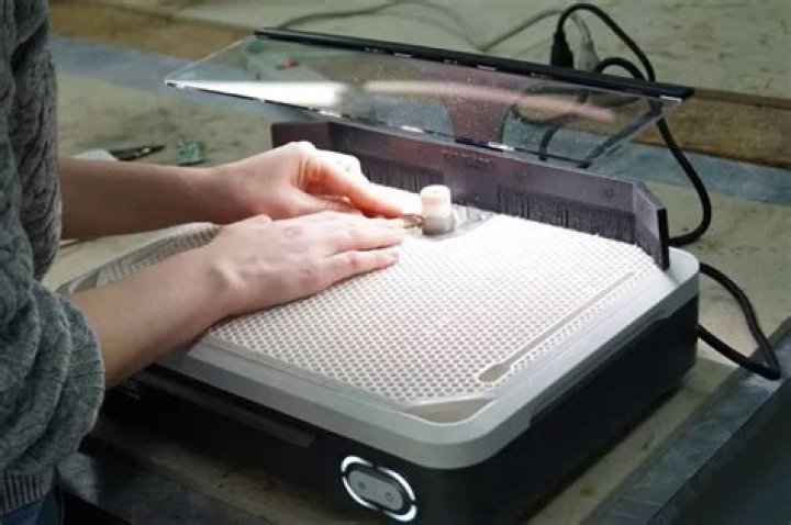 What does a glass grinder do