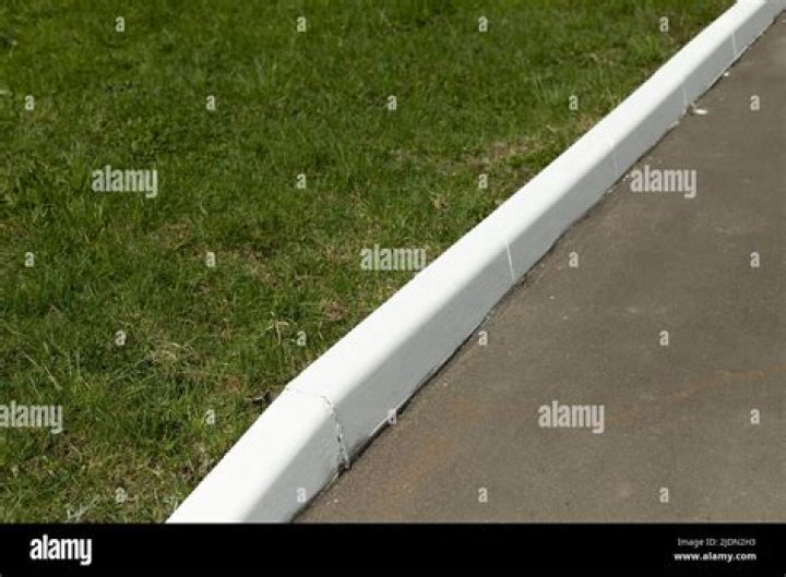 What does white mean on curb