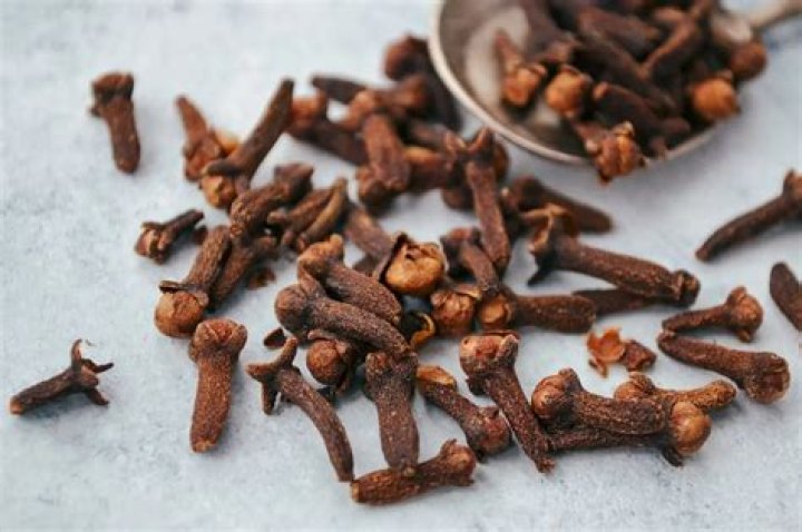 What flavor does cloves have