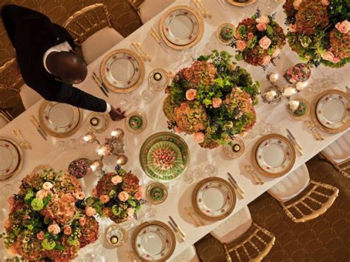 What is a salon style dinner