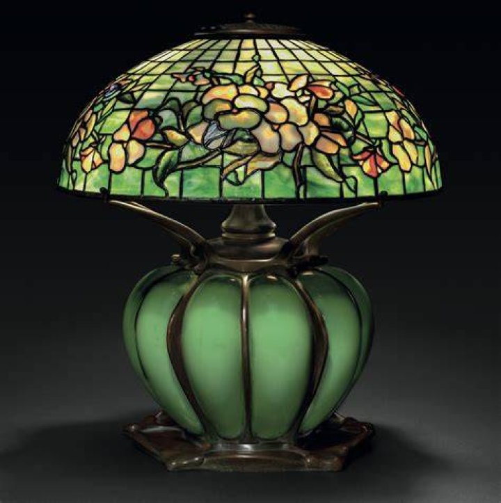 What makes a lamp a Tiffany
