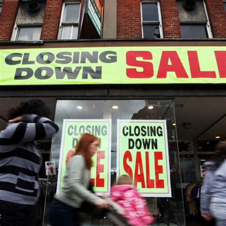 Which Lowes are closing down