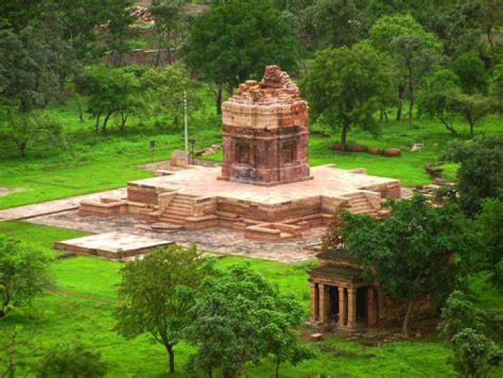 Who built Dashavatara Temple