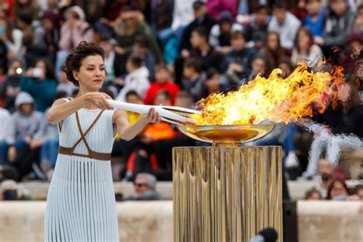 Who lights the Olympic fire