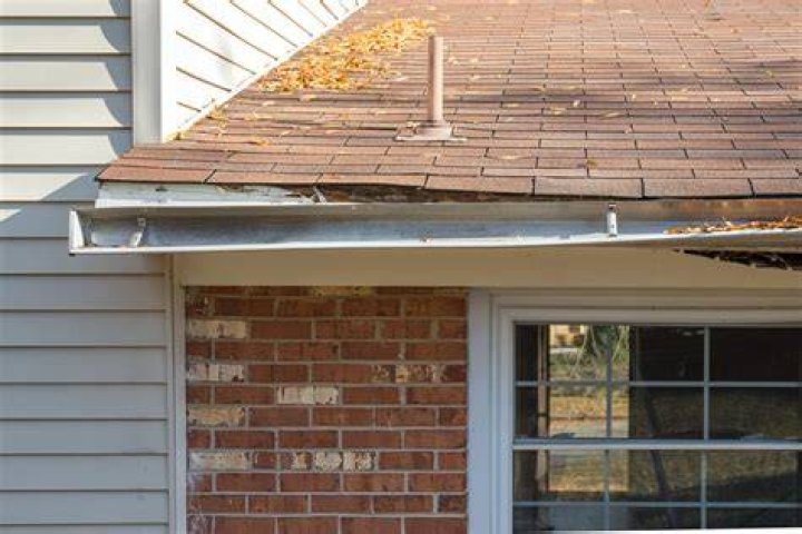 Will a ladder damage gutters