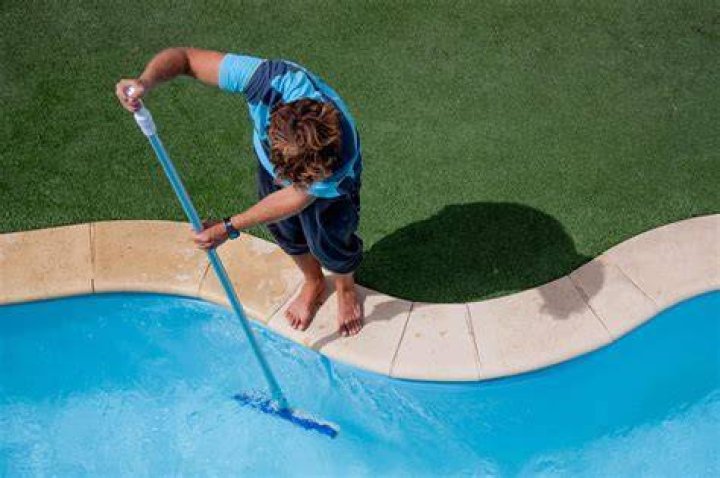 Will a tarp help heat a pool