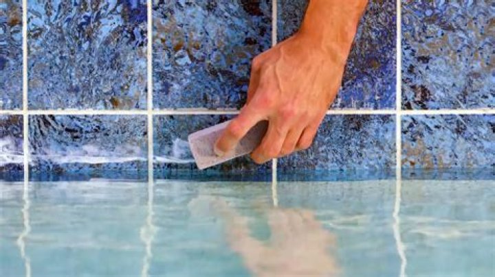 Will vinegar clean pool tile